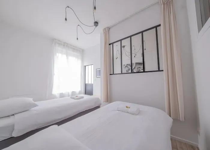 L'ange Au Sourire - Cathedrale - 3 * Reims