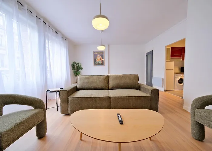 L'ange Au Sourire - Cathedrale - 3 *